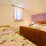 Lägenhet Skrabonja 1 By Interhome Čižići